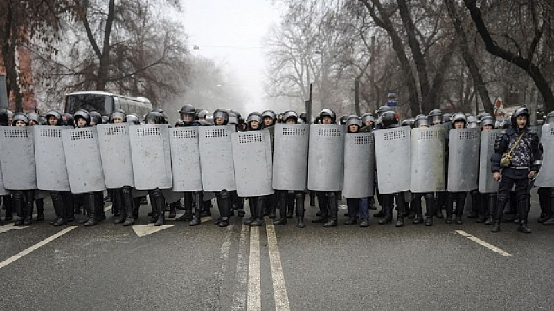 По-рано казахстанската полиция каза, че силите на реда са елиминирали