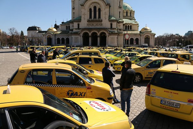 Таксиметровите услуги в града са едни от най скъпите в страната