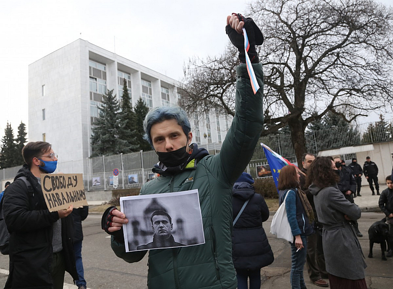 Руското посолство в София излезе с остра декларация във Facebook