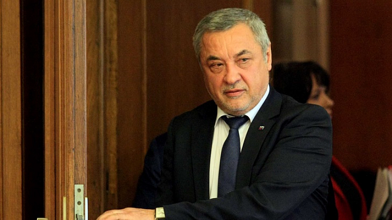 Лидерът на НФСБ и депутат Валери Симеонов няма да отстъпи