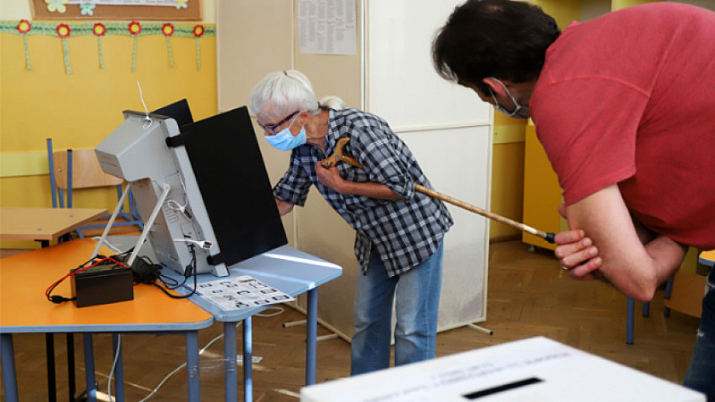 Най голям дял от избирателите са дали вота си с машина