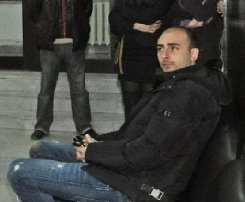 Братът на футболната звезда Димитър Бербатов 37 годишният Асен остава в