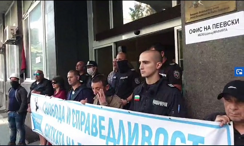 Четвъртата блокада изненада на протестиращите в София се оказа сградата на
