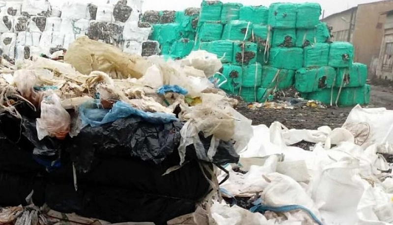 Коментираните 2,9 тона отпадъци представляват погинала при транзит стока. Това