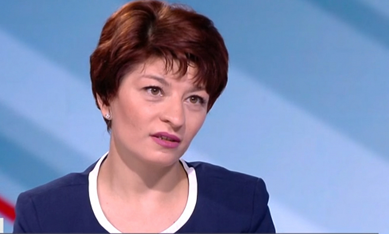 Председателят на ПГ на ГЕРБ СДС Десислава Атанасова заяви пред журналисти