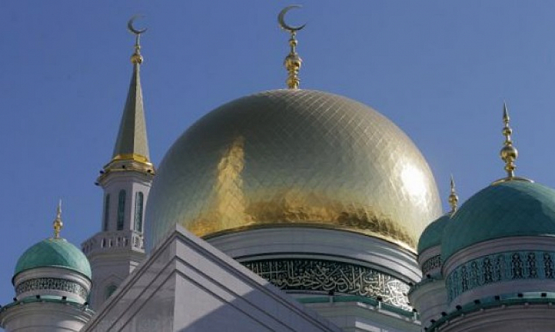 Мюсюлманите се събират в джамиите за колективна молитва На празника