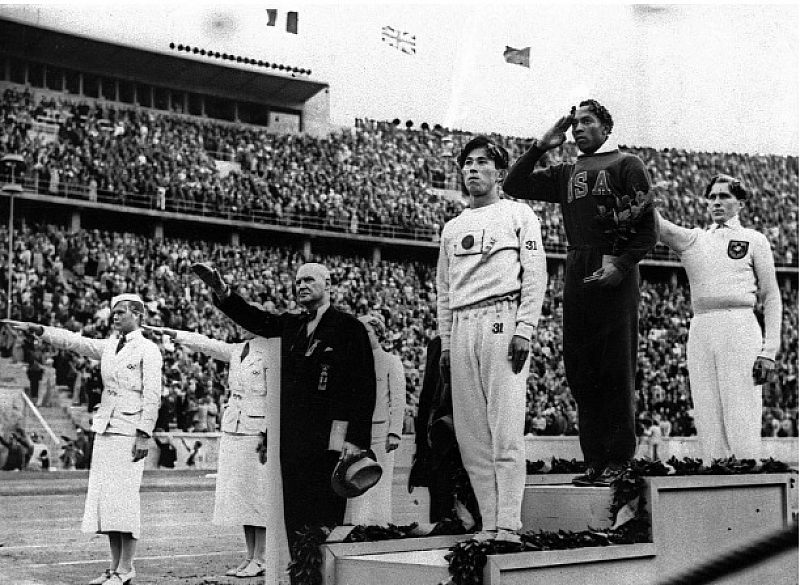 Златният медал на легендарния спринтьор Джеси Оуенс от нацистката Олимпиада