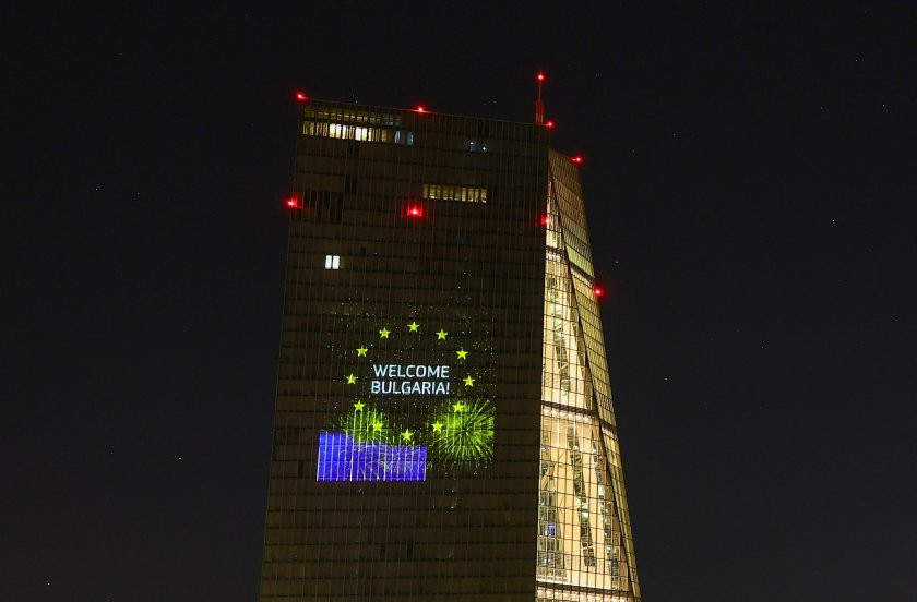 Анимацията включва поздрав Добре дошла България изписан на всички официални