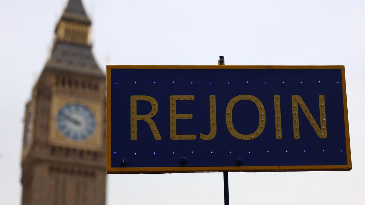 Решението беше обявено в съвместно изявление на Обединеното кралство и