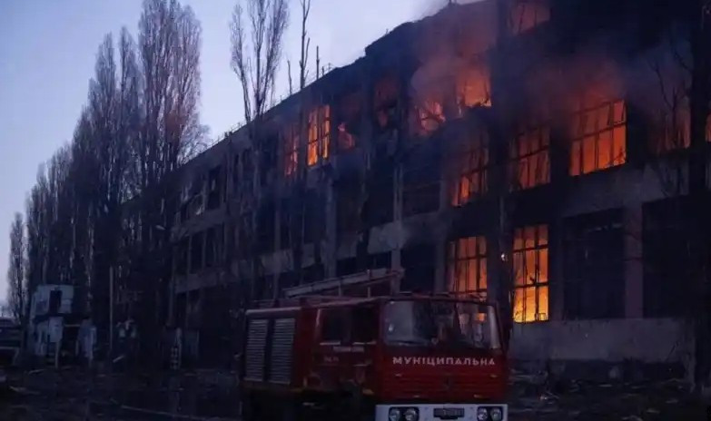 Има избухнали пожари и прекъсвания на електрозахранването  Руски дронове са