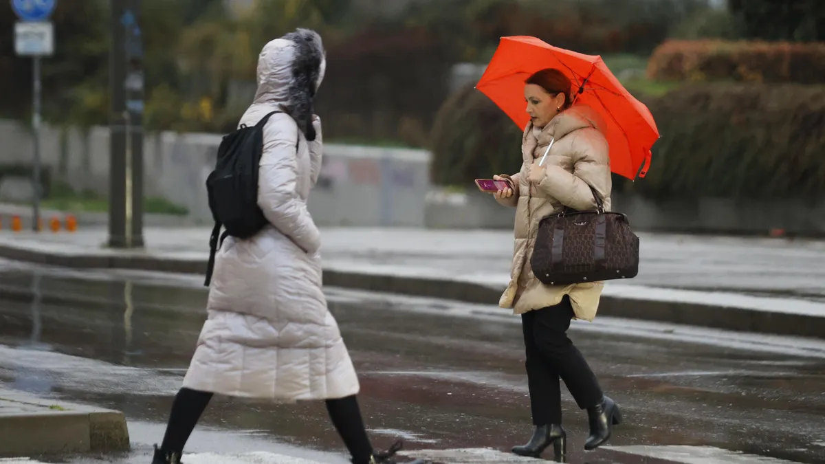 До края на вечерта предимно над Източна България ще започнат