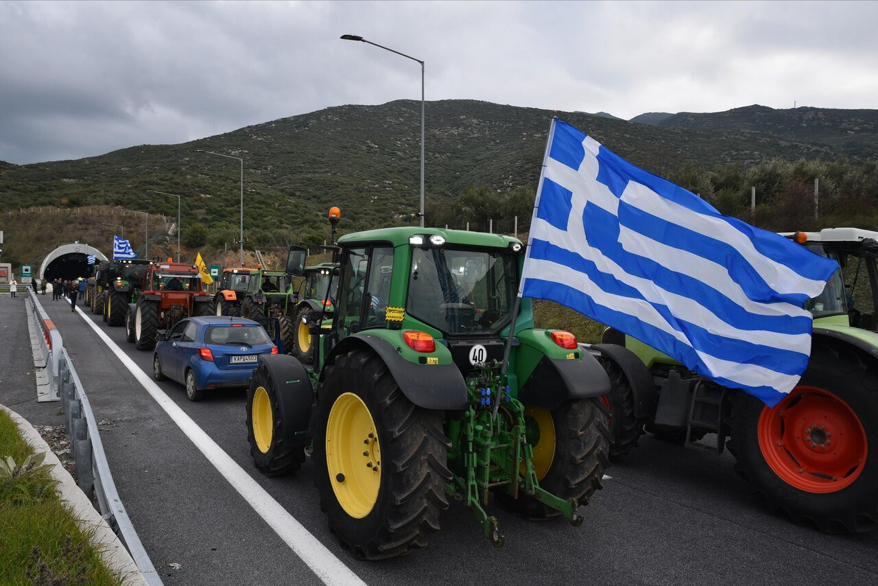 Фермерите в Гърция отвориха пътищата за движение Трафикът е силно