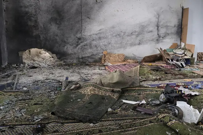 Терористична експлозия избухна в джамията Али Бин Аби Талиб по