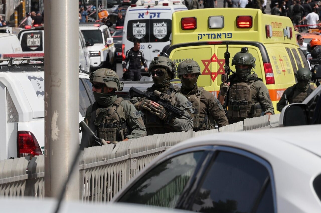 Службите за спешна помощ в Израел уточниха че мъж на