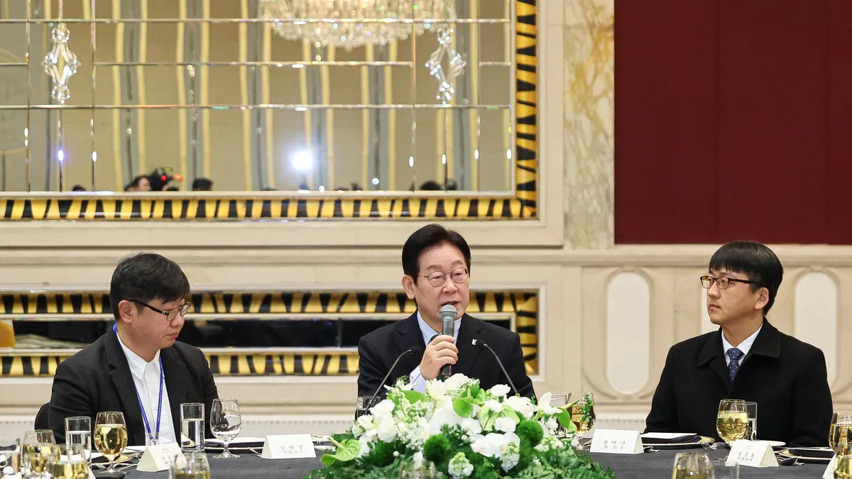 Ли е първият южнокорейски лидер който посещава китайската столица от