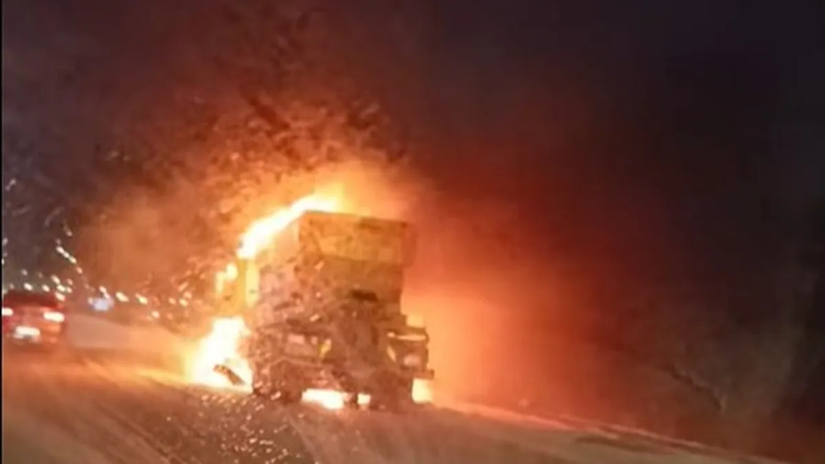 Снегоринът е пламнал в района на отбивката за Костинброд  Потребители