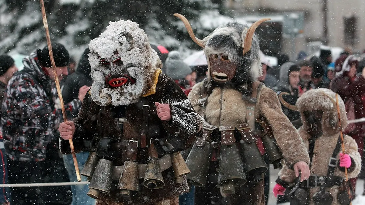 На 16 януари е големият откриващ спектакъл Дефилетата на маскарадните