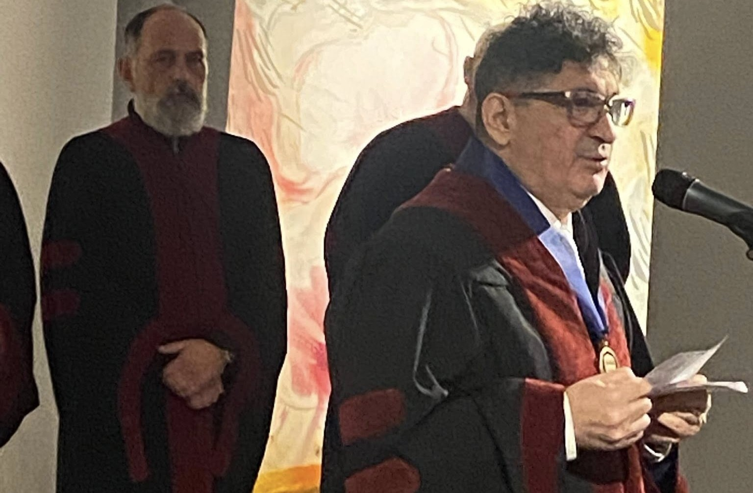 Той получи почетното звание от ректора на Националната художествена академия