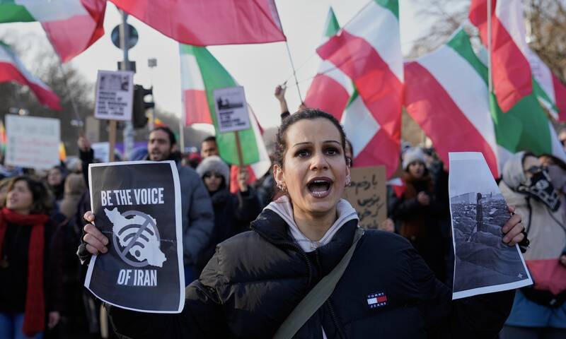 25 от членовете на съвета гласуваха в подкрепа на резолюция