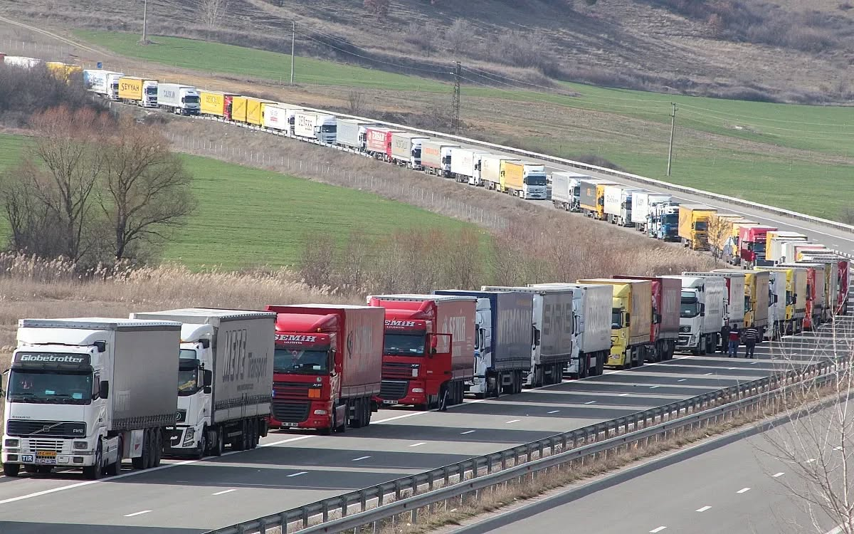 Пунктът Калотина е затворен и в двете посоки за автомобили