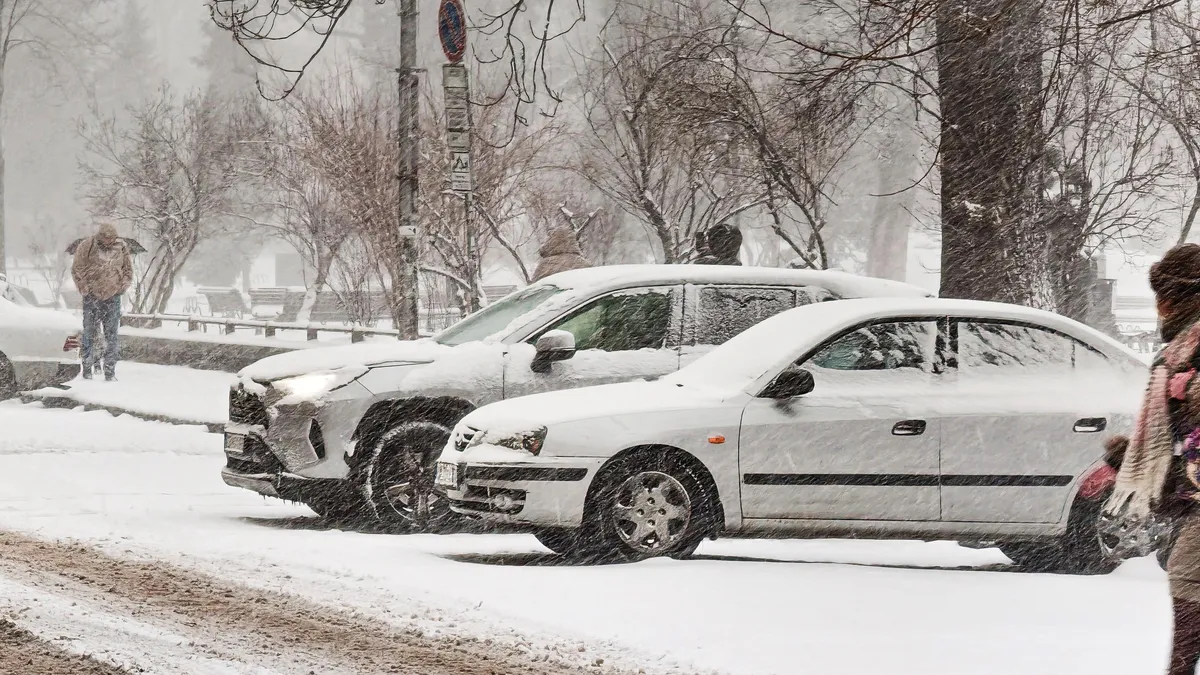 По Черноморието ще бъде облачно с валежи от сняг Вятърът