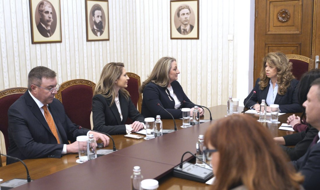 Деница Сачева Костадин Ангелов и председателят на парламента Рая Назарян