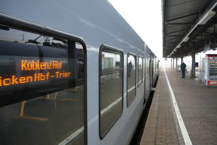 36 годишният служител е бил нападнат в понеделник вечер докато