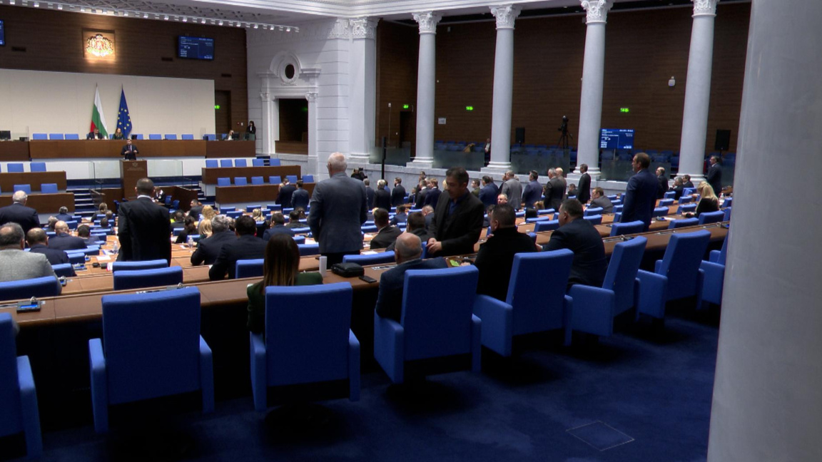 Заседанието на два пъти беше прекъсвано заради липса на кворум