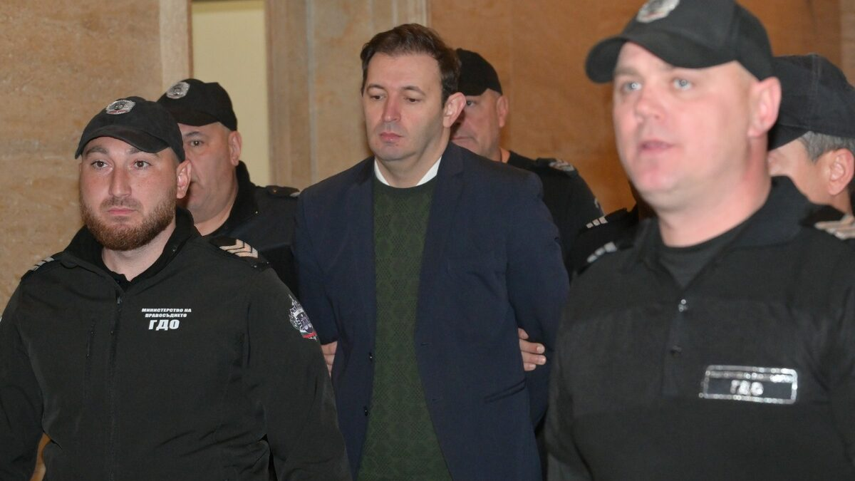 Подсъдими за участие в организирана престъпна група за подкупи и