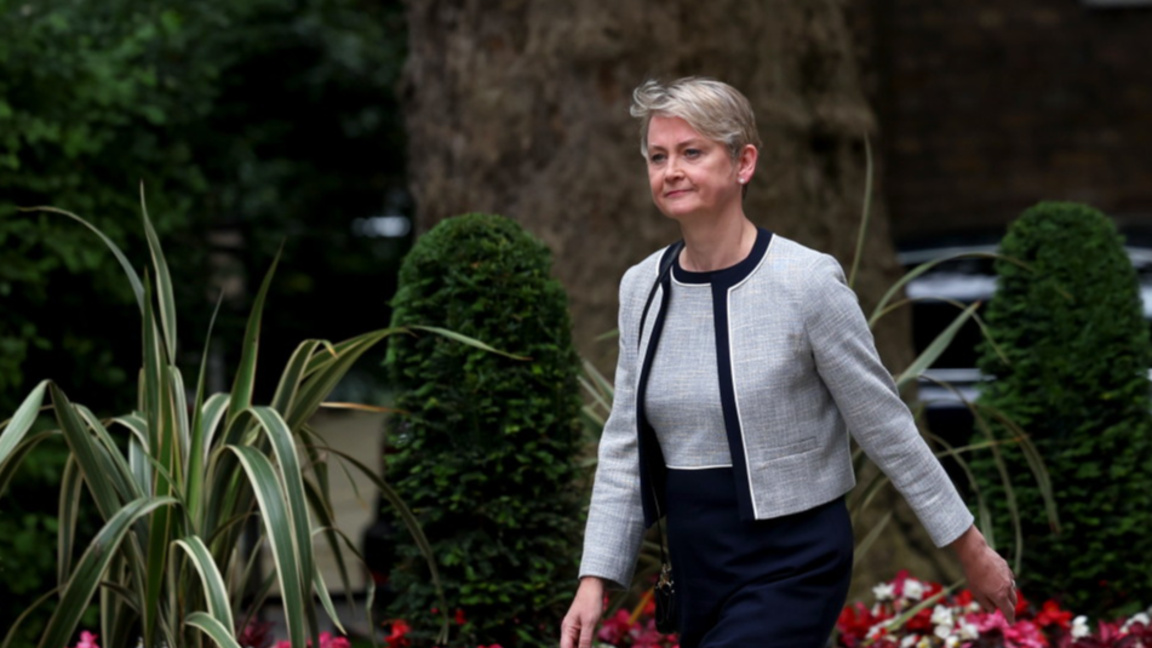 В интервю за Sky News Купър най напред похвали украинците