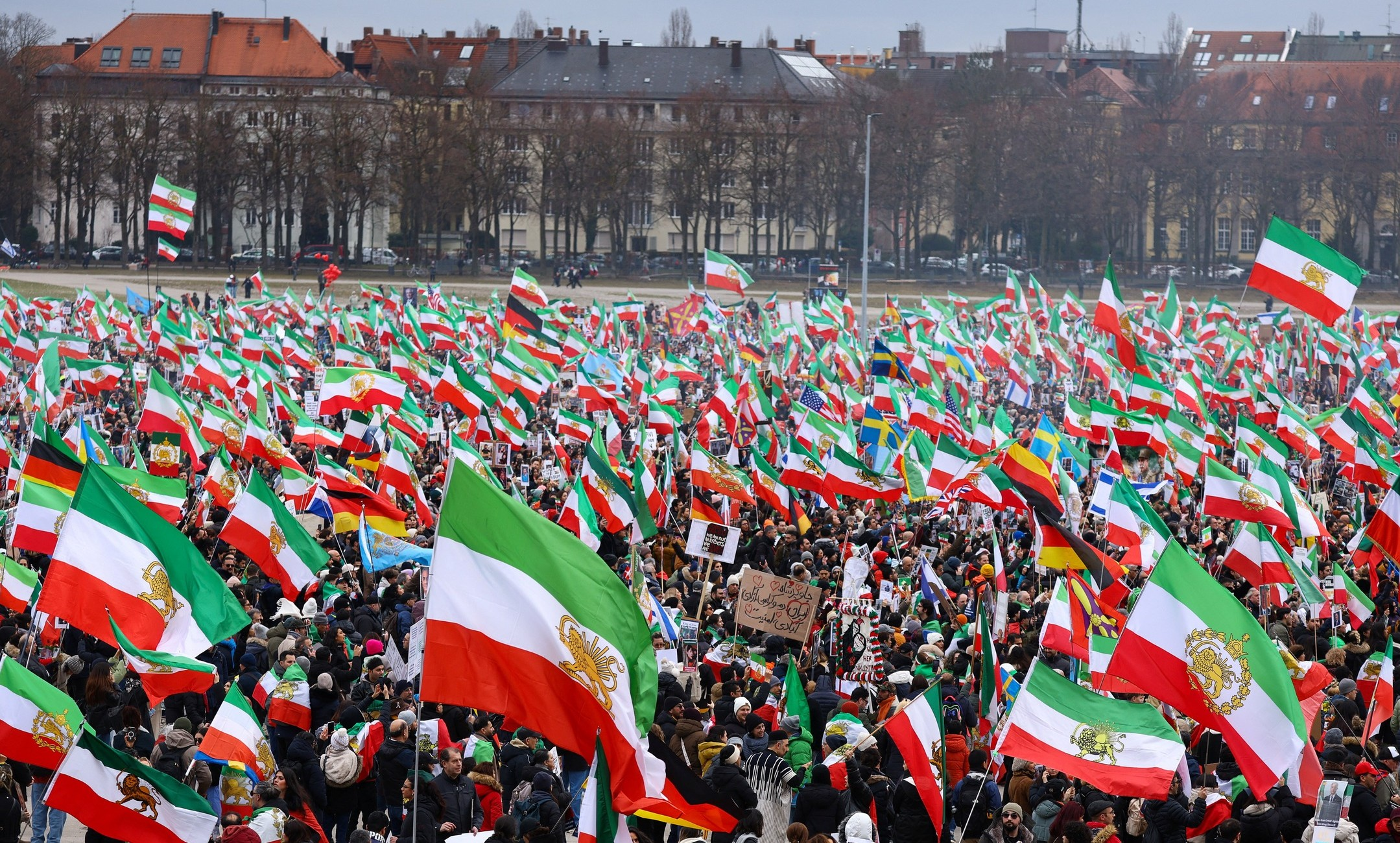 настояваха за падането на Ислямската република след кървавите репресии потушили