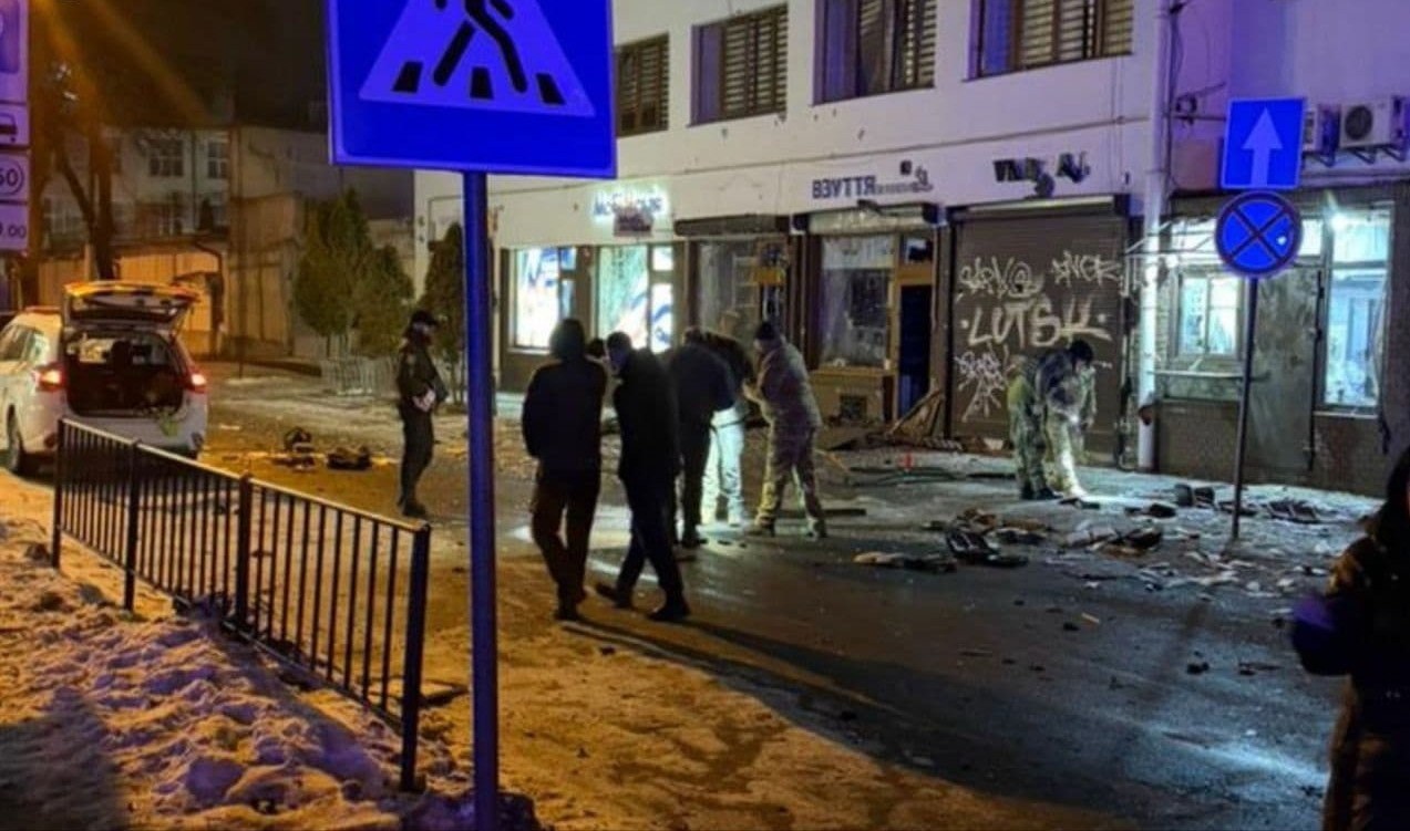 По информация на властите половин час след полунощ полицията е