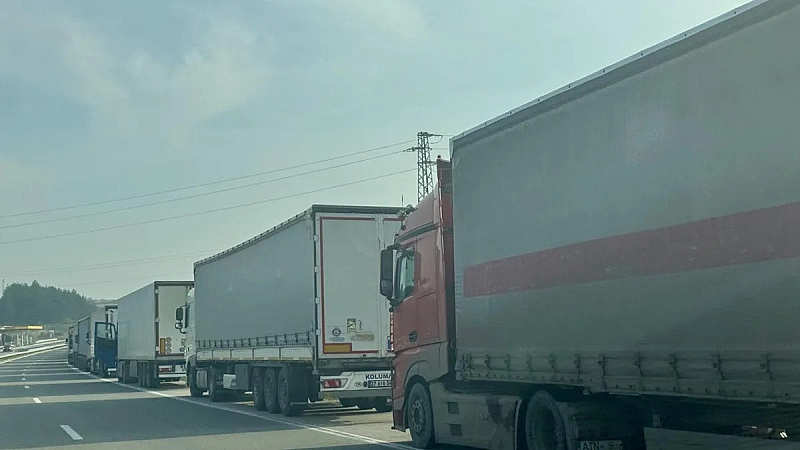 Около 100 000 автомобила се очаква да излязат от София