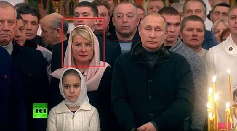 В руските медии се въртят снимки на Путин в обкръжението