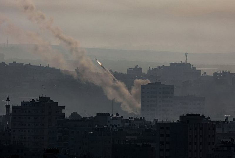 По рано Израел съобщи за 900 убити военни и цивилни а
