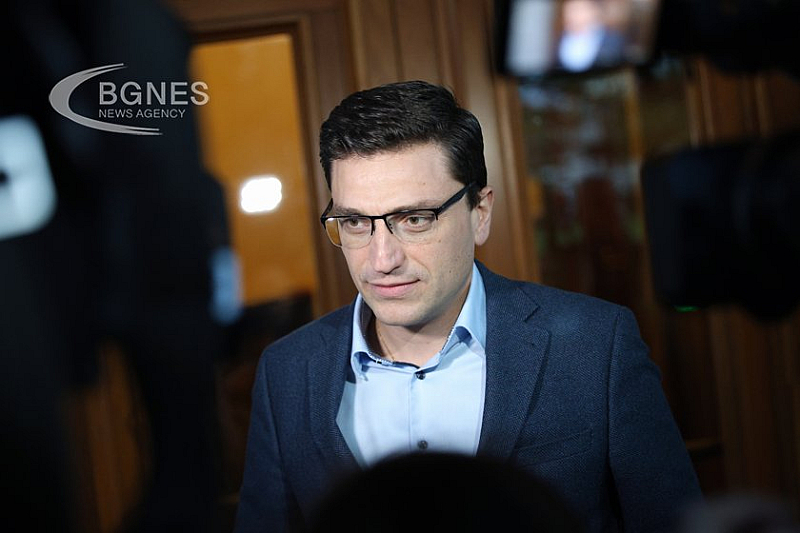 Внесеният от министъра на финансите Асен Василев проект е само