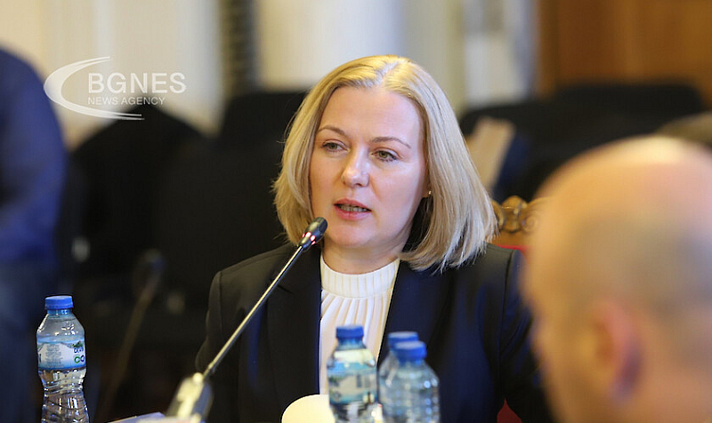Досега Йорданова беше заместник-председател на комисията. Радомир Чолаков беше освободен и