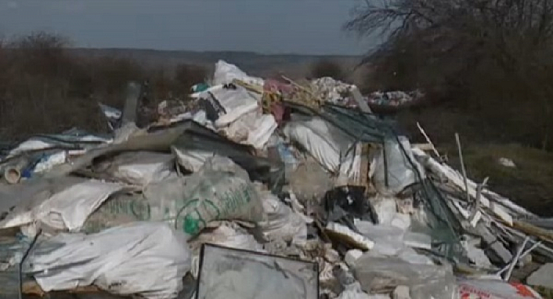Огромно сметище изникна само за дни в Разград Купищата боклук