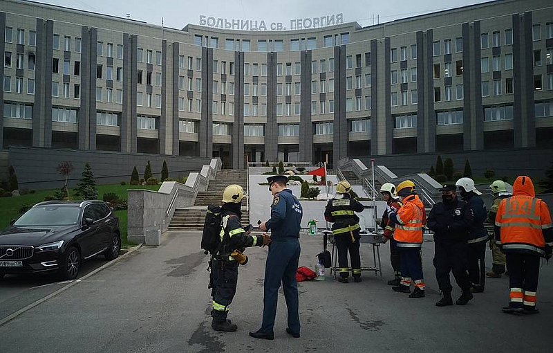 Петима пациенти с COVID-19 загинаха при пожар в руска болница.
