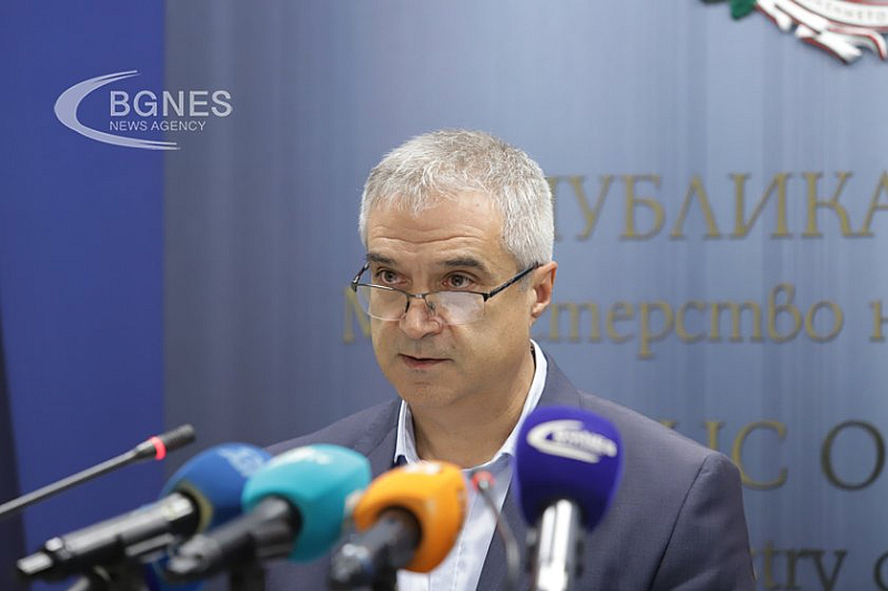 Министър Радев отбеляза че данните са актуални към 11 00 часа