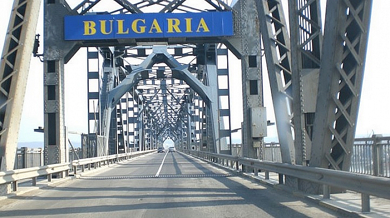 Отворените оферти са на  ДЗЗД Дунав мост в което участват ПЪТИНЖЕНЕРИНГ