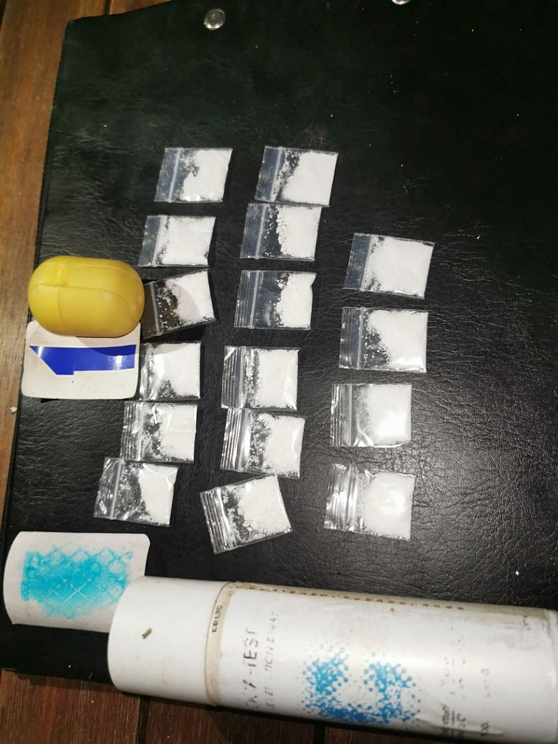 Намерени и иззети са 16 найлонови пликчета с кокаин около