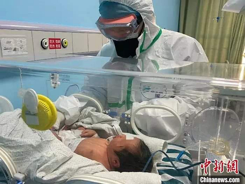 Бебе на 30 часа е било диагностицирано с коронавирус Детенцето