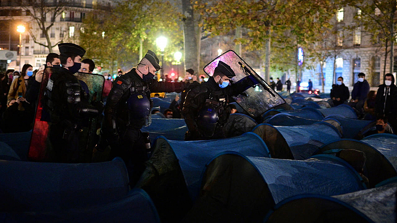 За по малко от 2 минути близо 500 сини палатки бяха