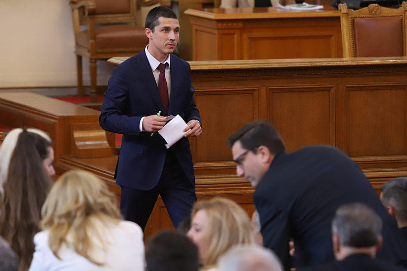 Досега Иванов беше на поста зам.-председател на парламента.По-рано днес депутатите