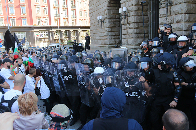 Протестиращи са били задържани в Първо РУ Те обаче се