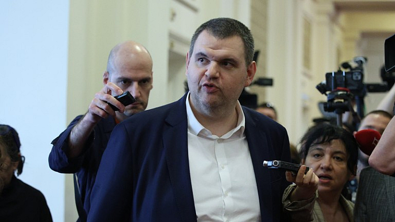 Пеевски категорично отказа да коментира по същество решението на ГЕРБ
