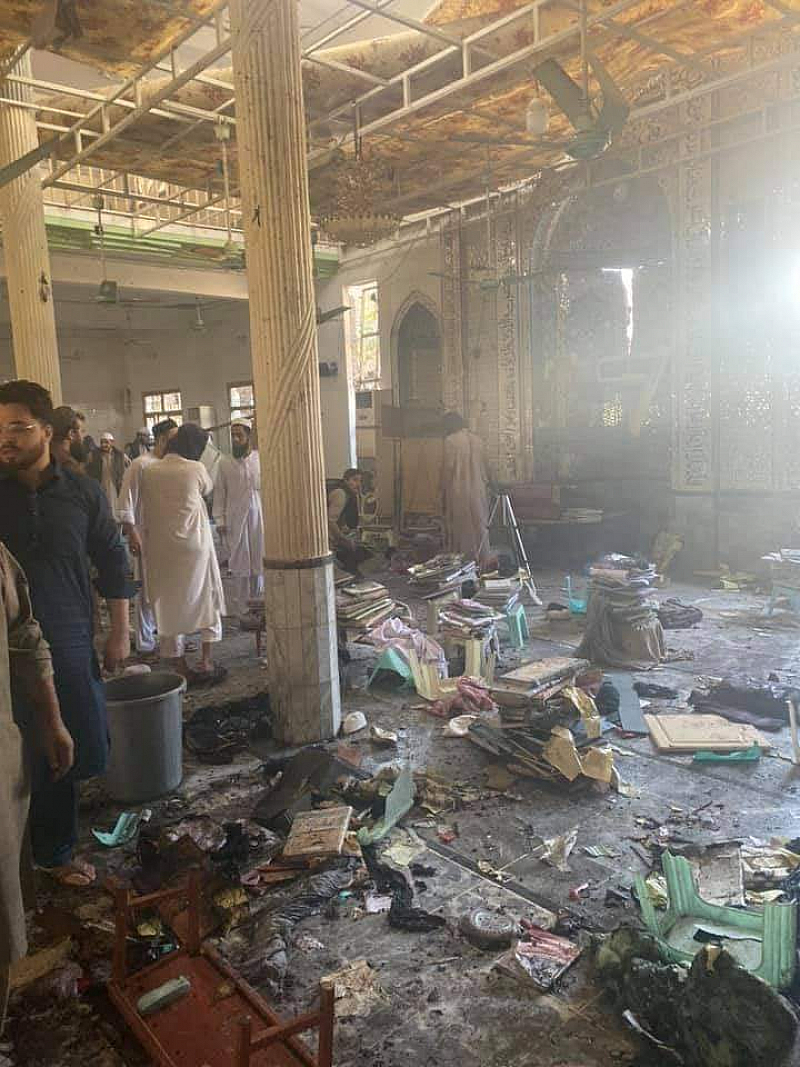 Най-малко четирима загинали след взрив в религиозно училище в Пакистан.