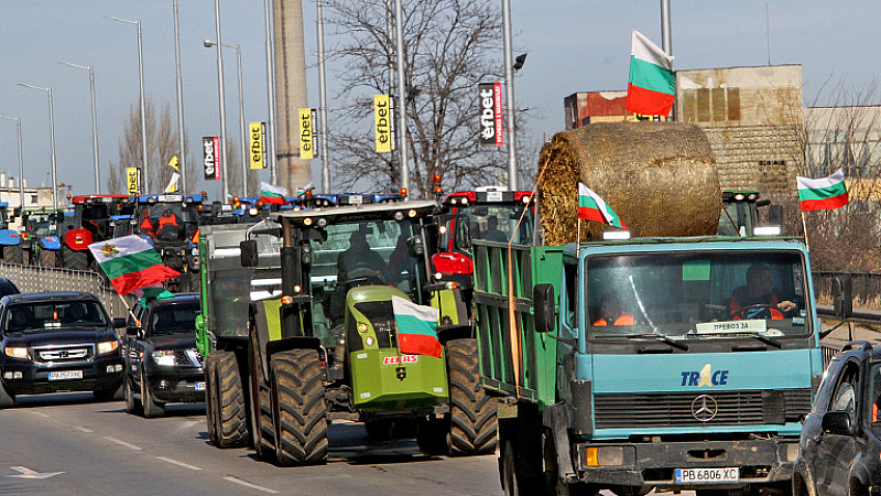 Единадесет трактора са вече на автомагистрала Струма като се очаква