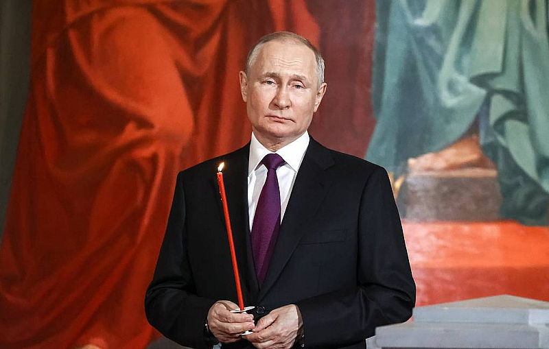 Според информацията в пропагандните медии Путин е присъствал на Великденската